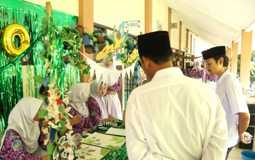 WIRAUSAHA SERU DI SMA NEGERI 7 SEMARANG